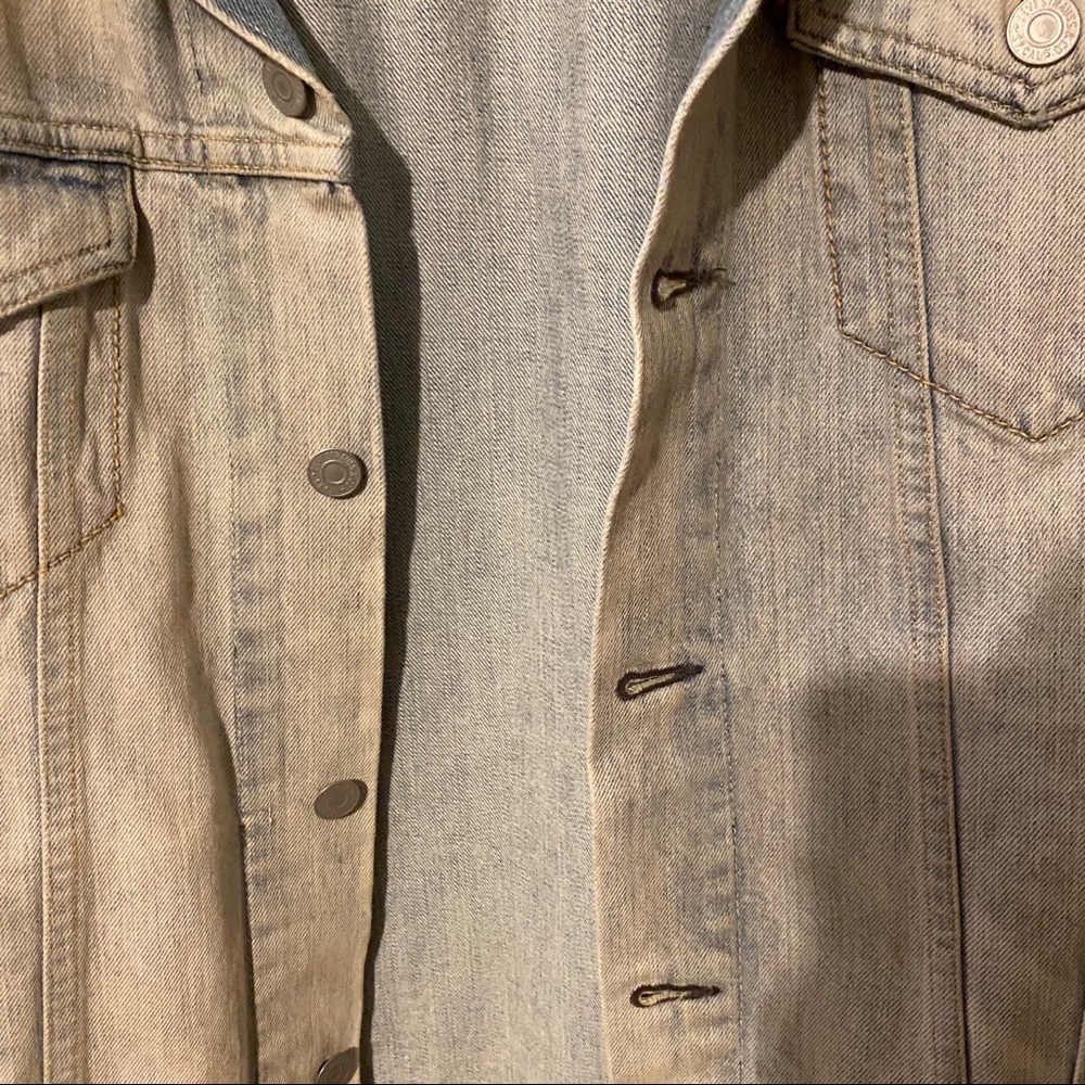 Levi’s denim jacket (light wash) - Picture 4 of 9